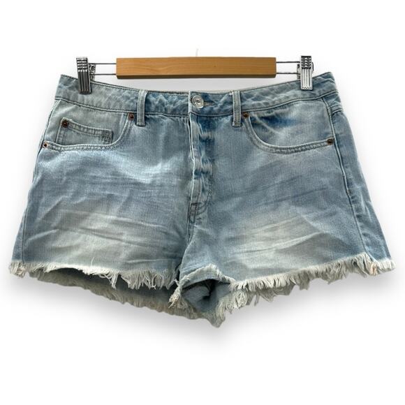 Forever 21 High Rise Raw Hem Light Wash Short Shorts Size 28 - Picture 1 of 9